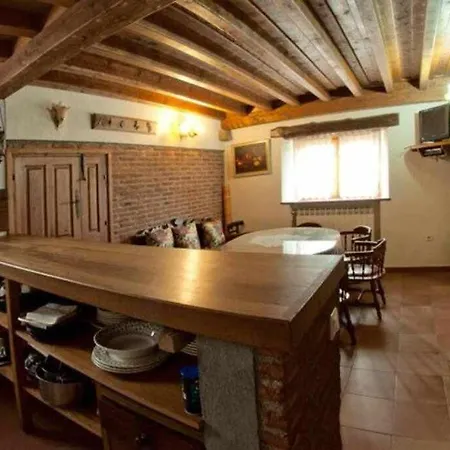 Casa Tia Modesta Es Calida Y Acogedora Casa Rural. Hébergement de vacances Cabezas Bajas